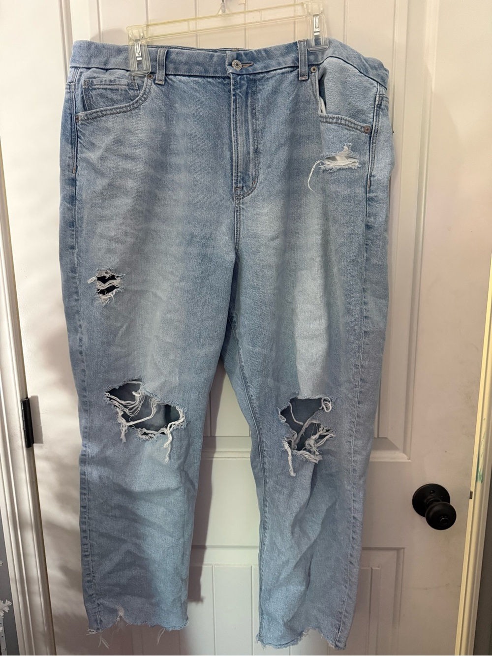 NWOT American Eagle Strigid Jeans